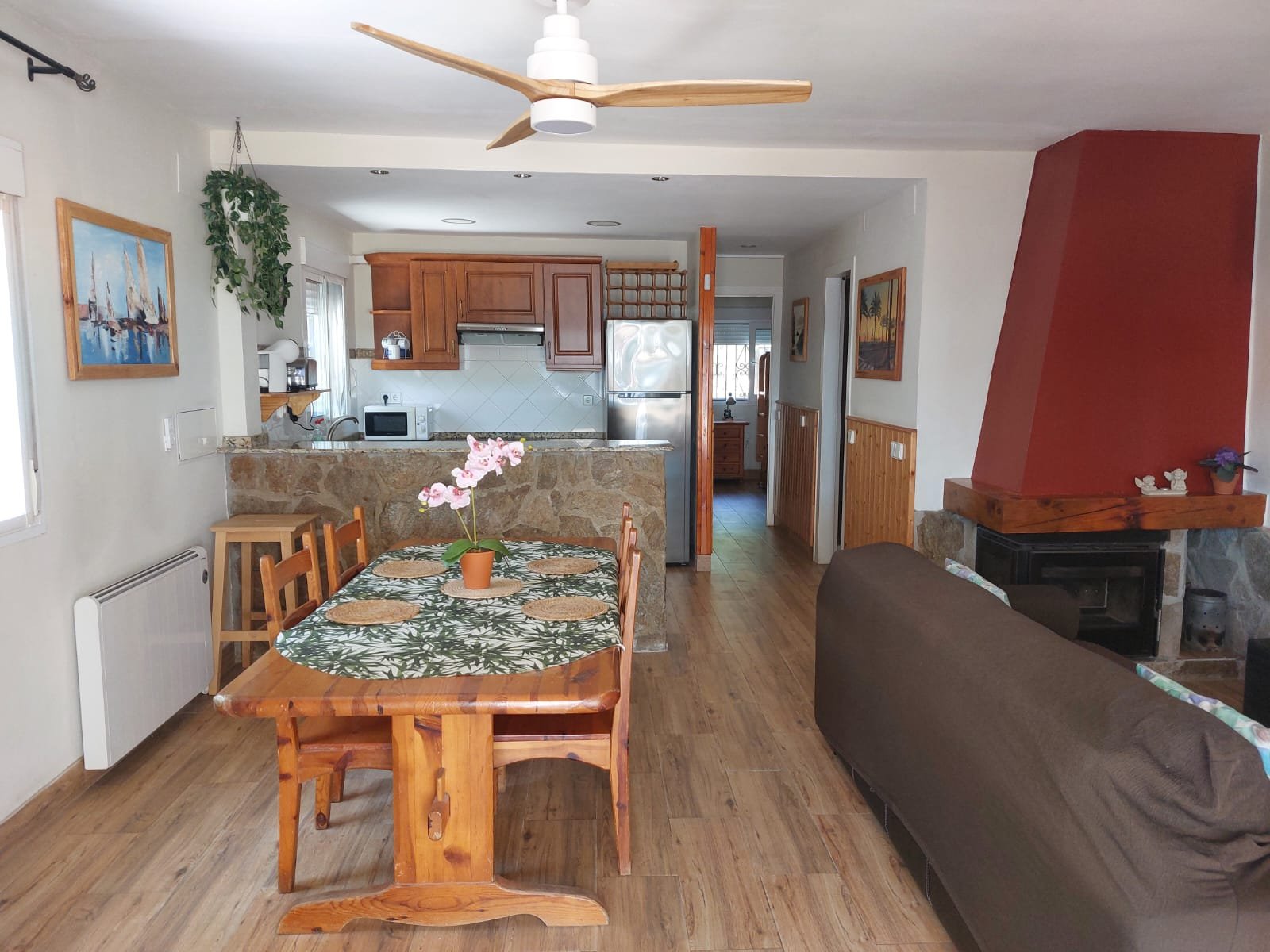 Zona de cocina y salón